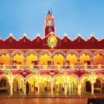 Palacio Municipal de Mérida, Yucatán, iluminado de noche.