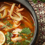 Platillo tradicional de Yucatán: sopa de lima.